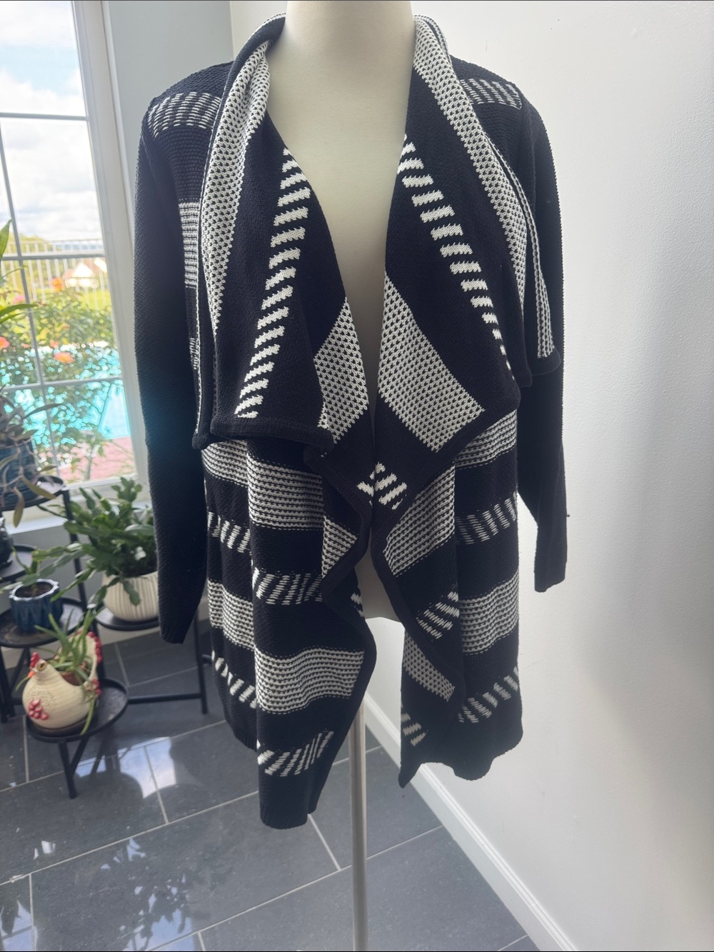torrid Black and White Geometric Open-Front Cardigan